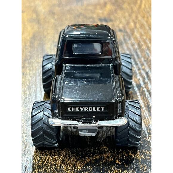 JADA 1:64 JUST TRUCKS 85 CHEVROLET C10 BLACK Die-cast - Picture 4 of 10